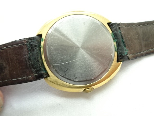 IWC Jumbo Ref. 3072 features a 38 mm cushion case Quartz Crown buckle Original