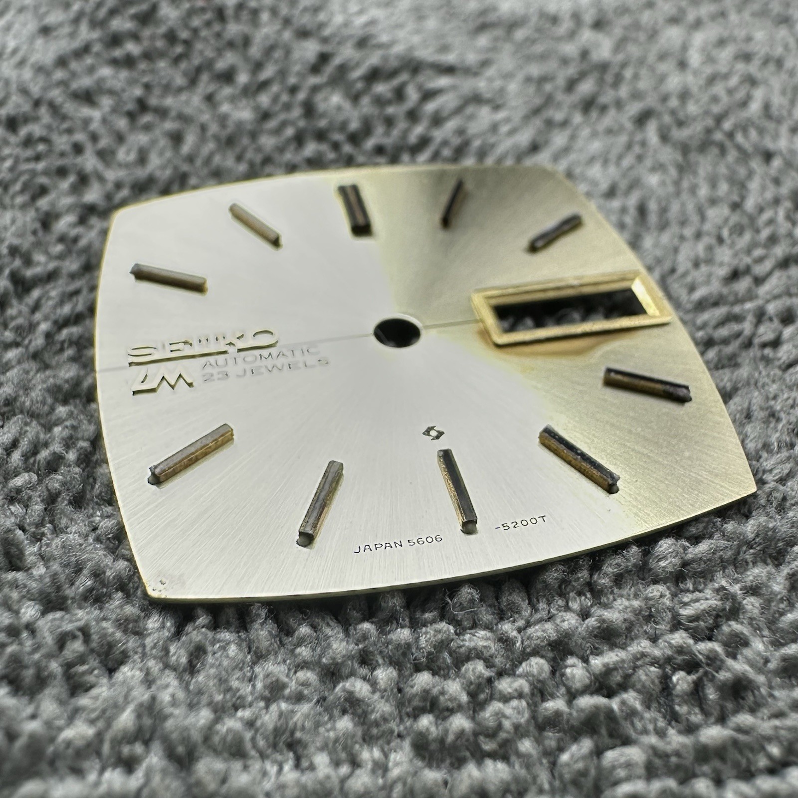 GENUINE NEW OLD STOCK DIAL FOR SEIKO LM 5606-5040 5606-5046 LORD MATIC *DEFECT