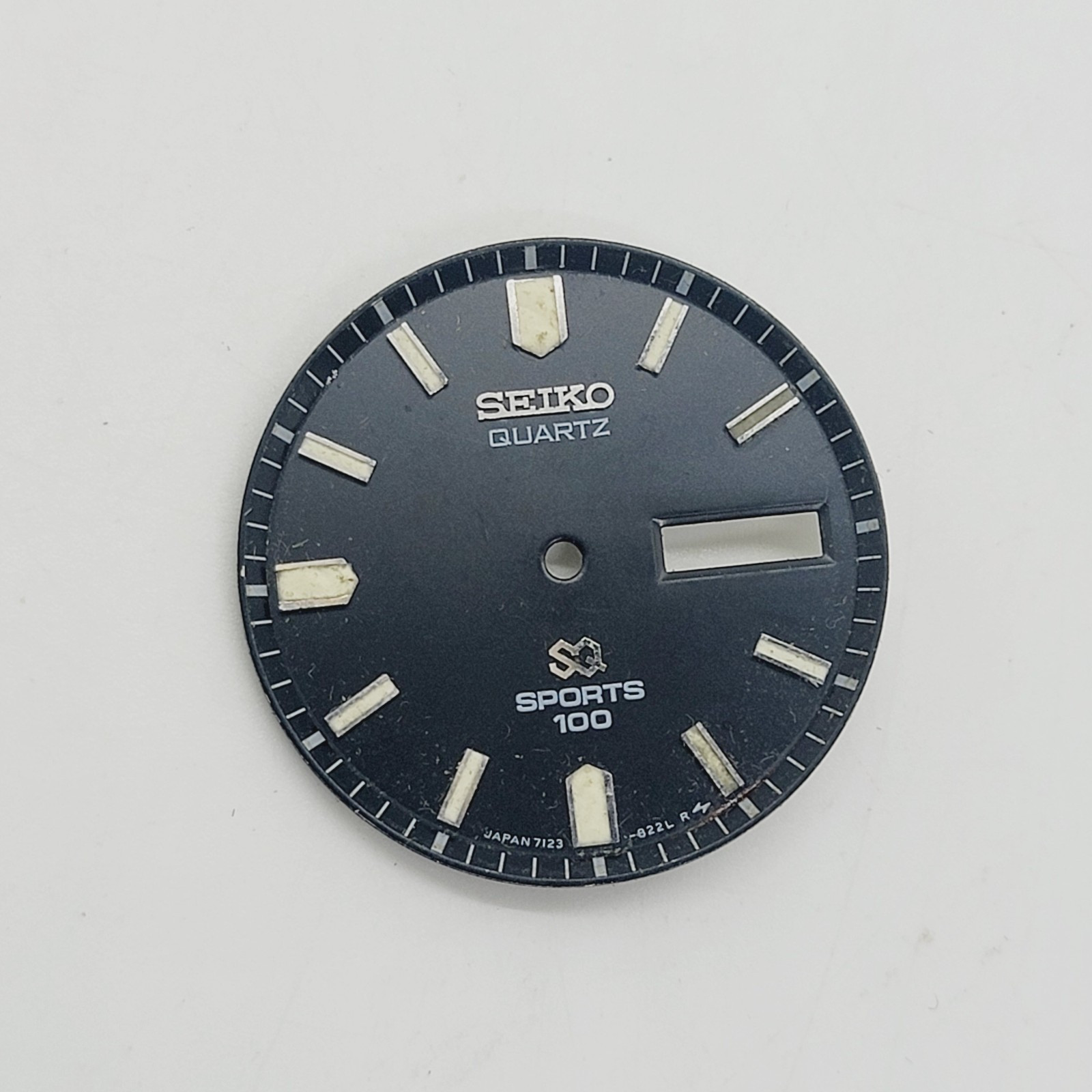 Genuine Seiko Quartz Sport Black 28.5m Dial 7123-8210, 822L