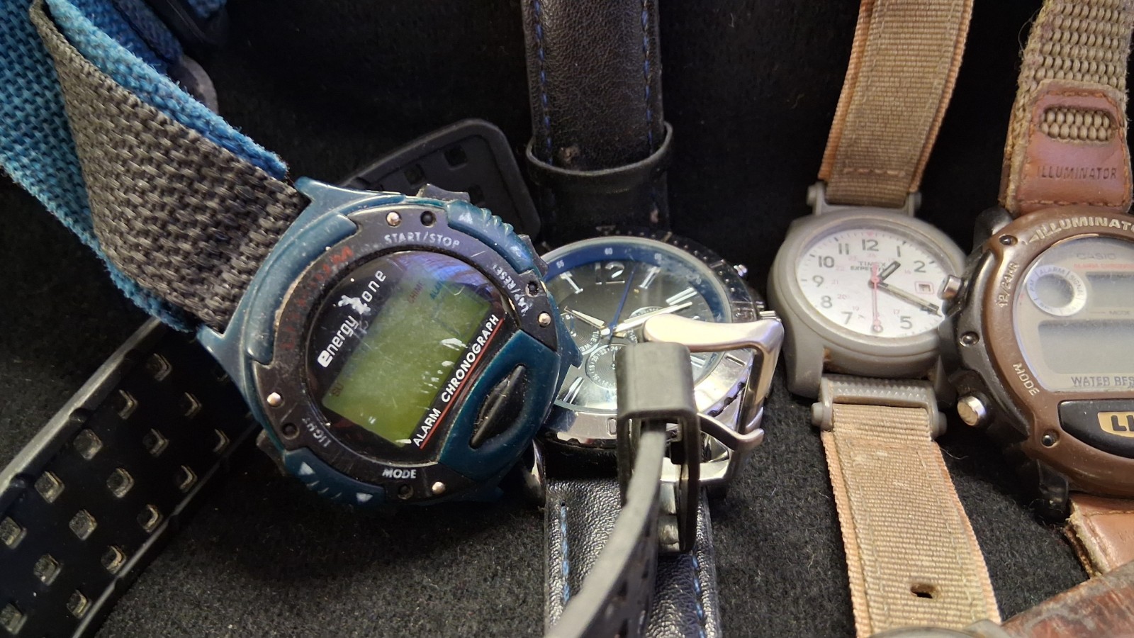 JUNK DRAWER VINTAGE WRISTWATCH LOT MIXED ASSORTMENT TIMEX CARRIAGE CASIO & MORE