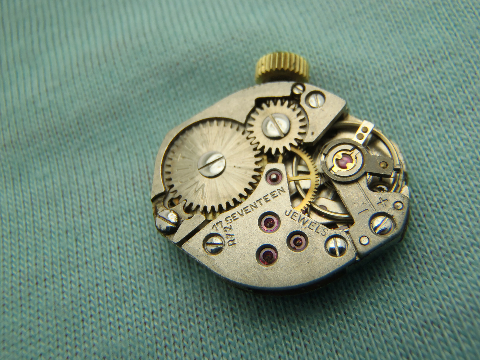 WALTHAM R72 MOVEMENT WIND-UP 17J RUNS WHEN U SHAKE IT 18.1 X 15.3MM SOLD 4 PARTS
