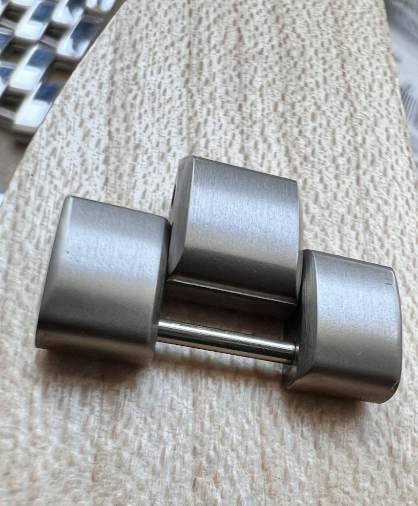NEW BREITLING AEROSPACE TITANIUM LINK. 124E 18MM OEM FACTORY RARE NOS SWISS MADE