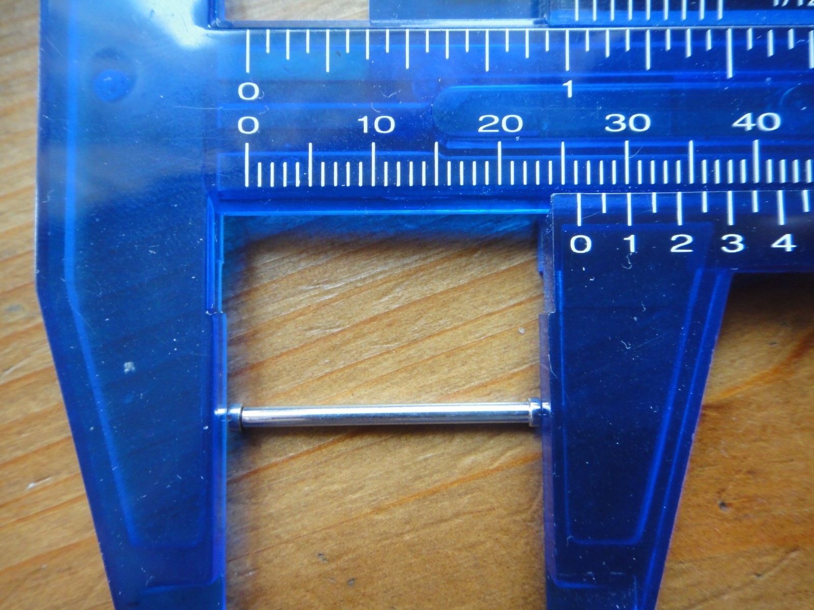 A Pair ORIS screw and bar pin Titanium 82675 Aquis 46mm 743-7664 small sec date