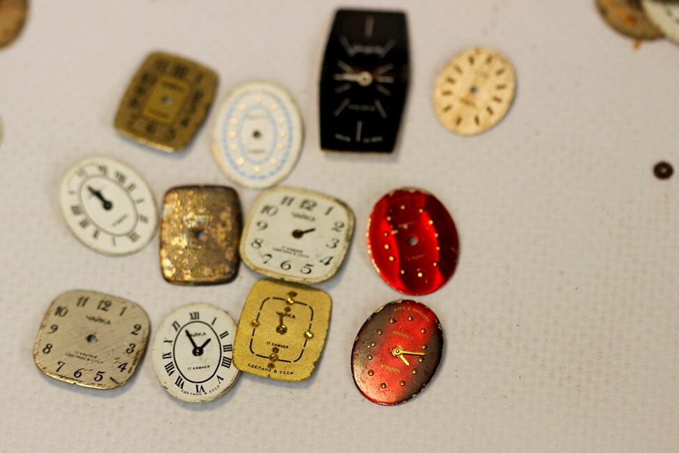 Lot of Vintage Watch Parts – Dials, Gears, Hands – 102g for Repair or Steampunk
