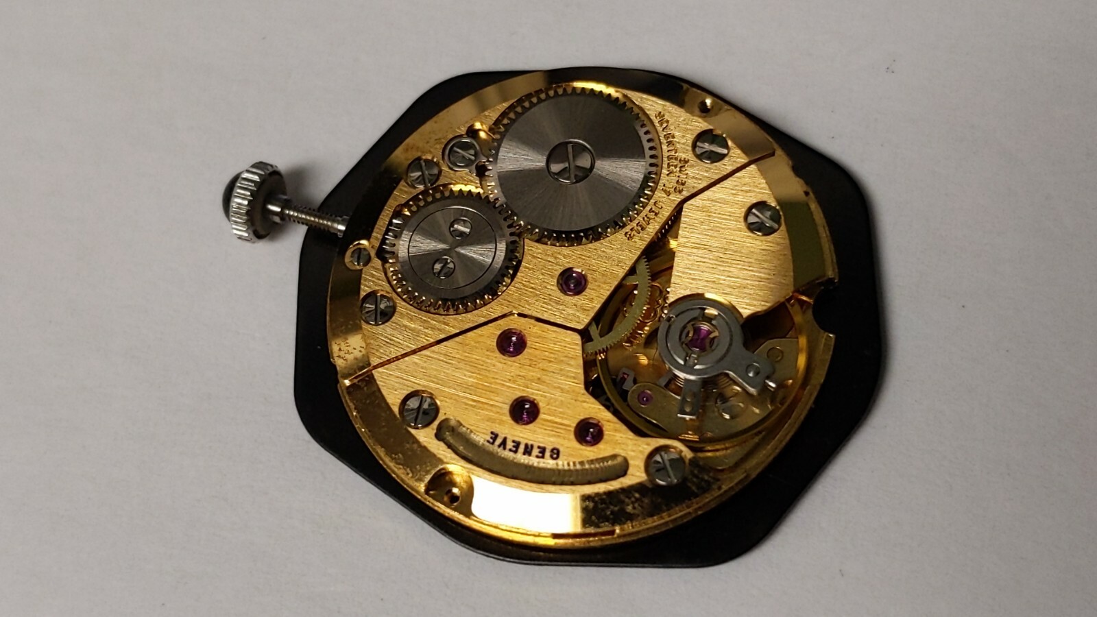 Bulova watch P7000 Peseux movement. hand wind. RUNS. 17 jewels Swiss made with B