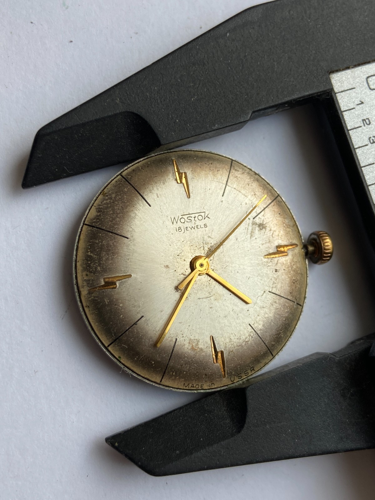VINTAGE MEN WRIST WATCH FOR PARTS MOVEMENT WOSTOK 18 JEWELS USSR CAL. 2209