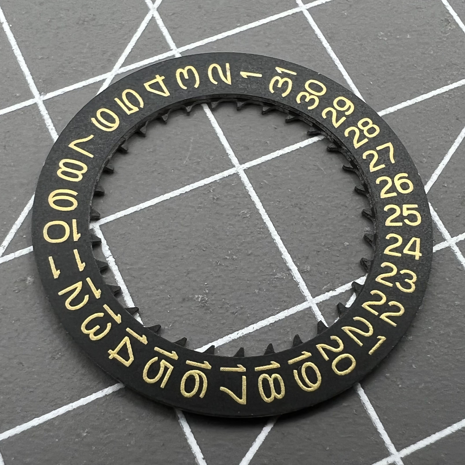 Golden Character Black Background Disk Date Wheel for Movement NH35 NH36