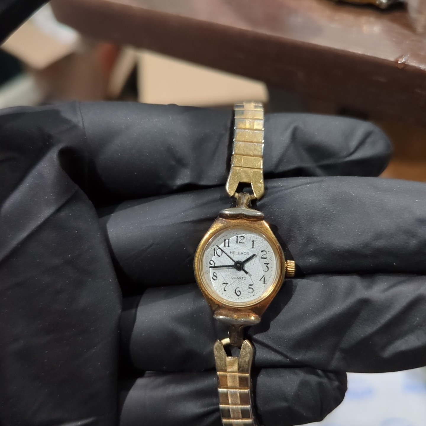 Working VINTAGE Helbros Ladies watch, Quartz, Gold Tone 17mm Fit 6.5″ New Battry