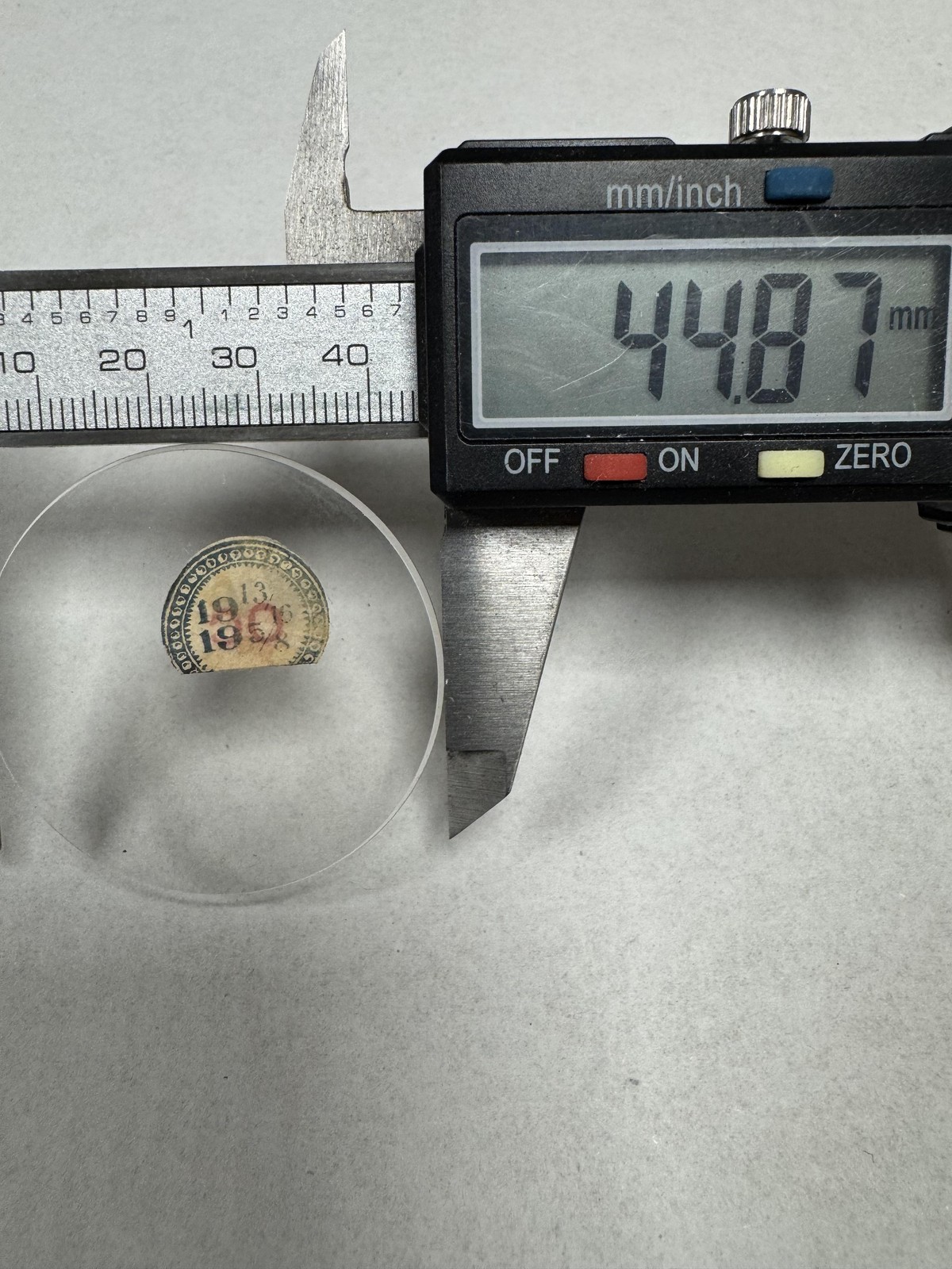 VTG Unmarked Pocket Watch Mineral Crystal Domed 19 13/16 19 5 44.87mm Clear Lens