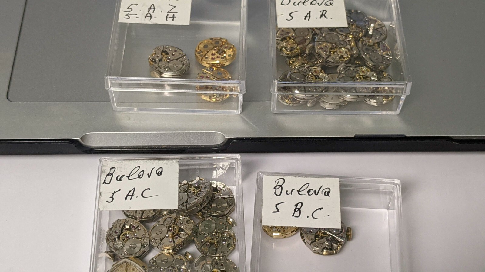 1 Lot of Bulova Watch movements: 5 AZ, 5 AH, 5 AC, 5 BC, 5 AR (28 movements tota