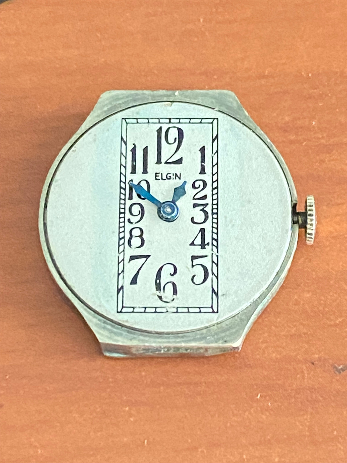 VINTAGE LADIES ELGIN WRIST WATCH MOVEMENT, GR. 447, KEEPING TIME, YEAR 1928