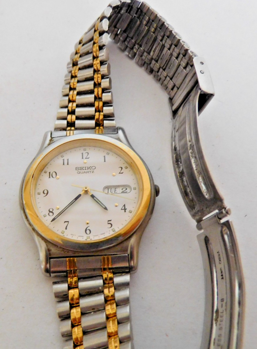SEIKO QUARTZ DAY & DATE MOVEMENT #7N43 CASE # 7N43-7819 RUNNING. NEEDS SERVICE.