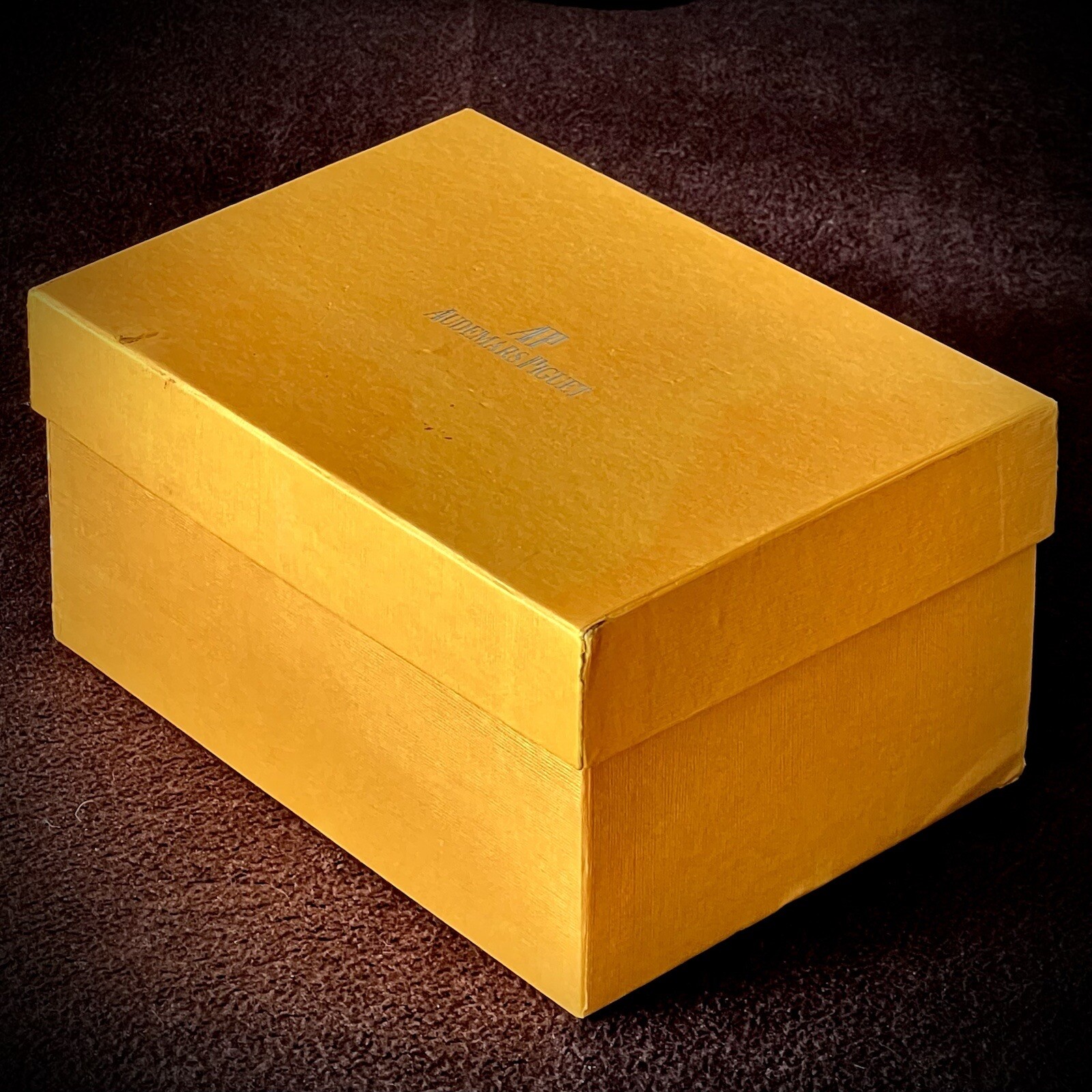 Original Swiss “Audemars Piguet” Walnut Watch Case & Outer Box (8”x6”x 6”, 935g)