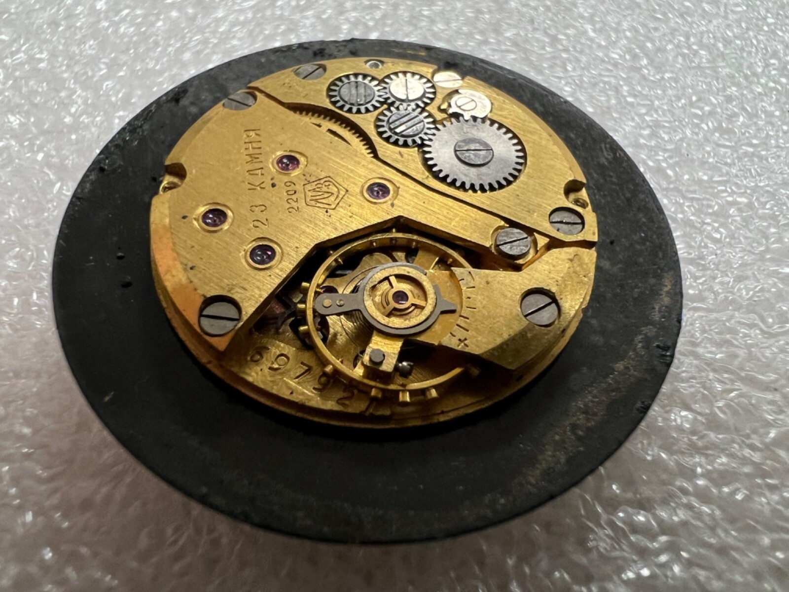 USSR LUCH movement 2209 caliber Gold Plated watch mechanism. FOR PARTS .