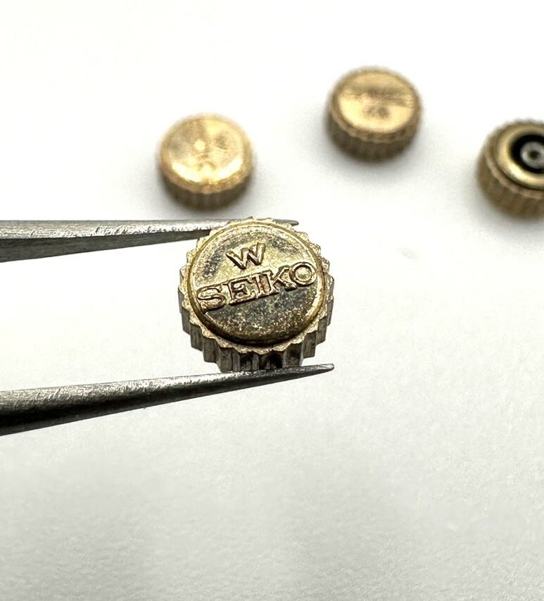 NOS Vintage King Seiko 5722-9000, 5722-9790 Yellow 5.5mm Crown Part 55W31NA1