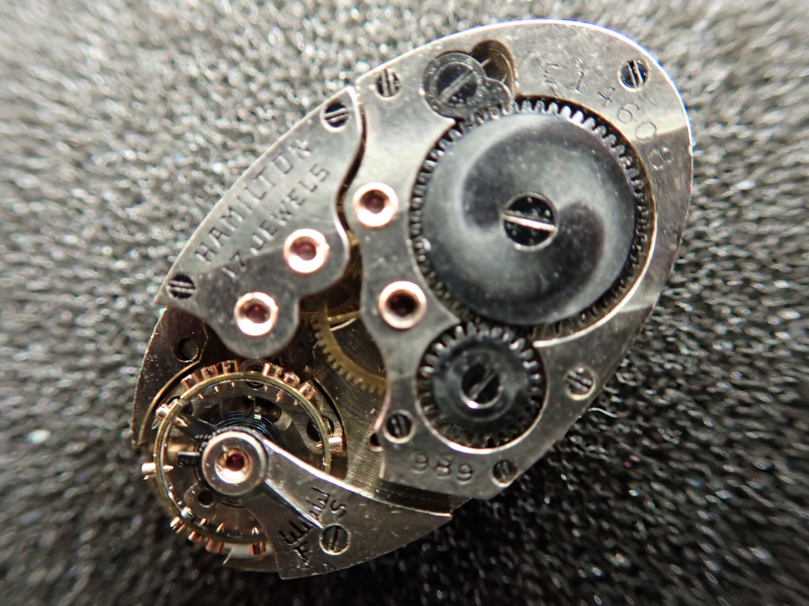 VINTAGE 25.5MM MEN’S HAMILTON WRIST WATCH MOVEMENT CAL. 989 – NOT RUNNING