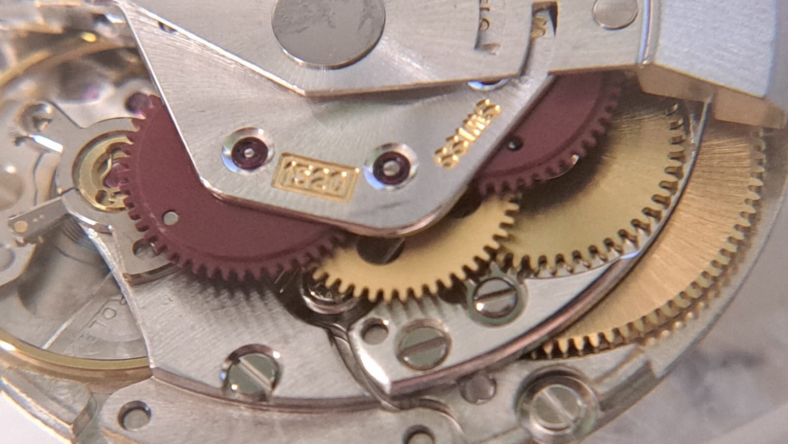 Genuine Original Rolex 1520 movement pre-owned. runs. for repair or for parts