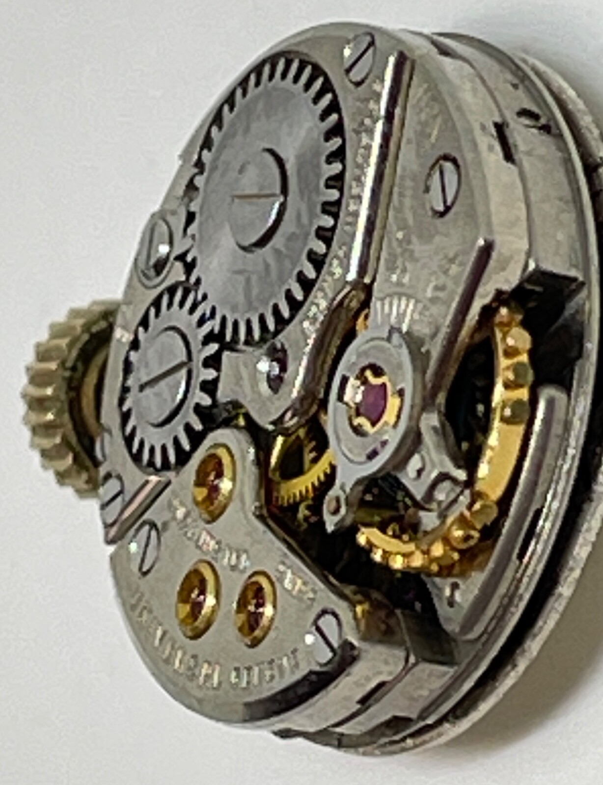 UNIVERSAL GENEVE MOVEMENT Swiss 17 Jewels Runs