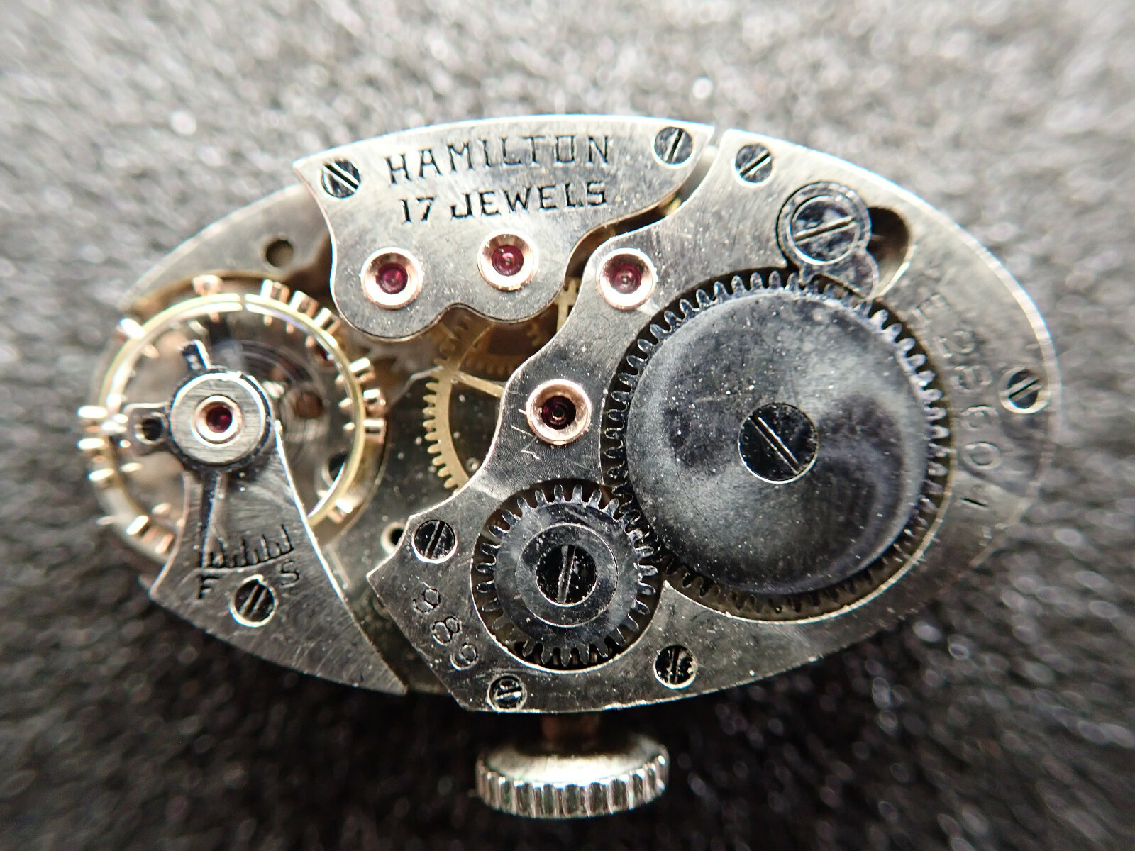 VINTAGE 24.6MM MEN’S HAMILTON WRIST WATCH MOVEMENT CAL. 989 – NOT RUNNING