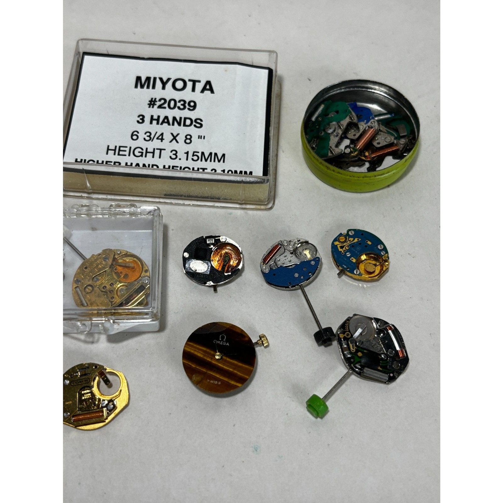 Lot of ETA, Ebauche, Omega, Miyota quartz watch movements, for parts/repair