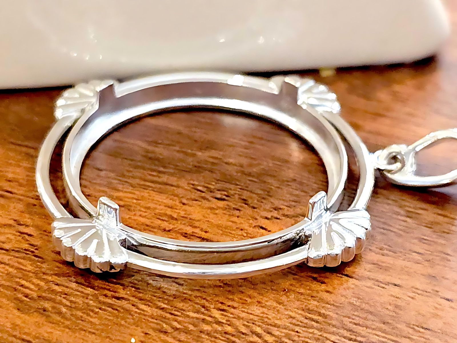 925 Sterling Silver Prong Back Clamshell Edge Bezel for 30mm 50 Cent Coins