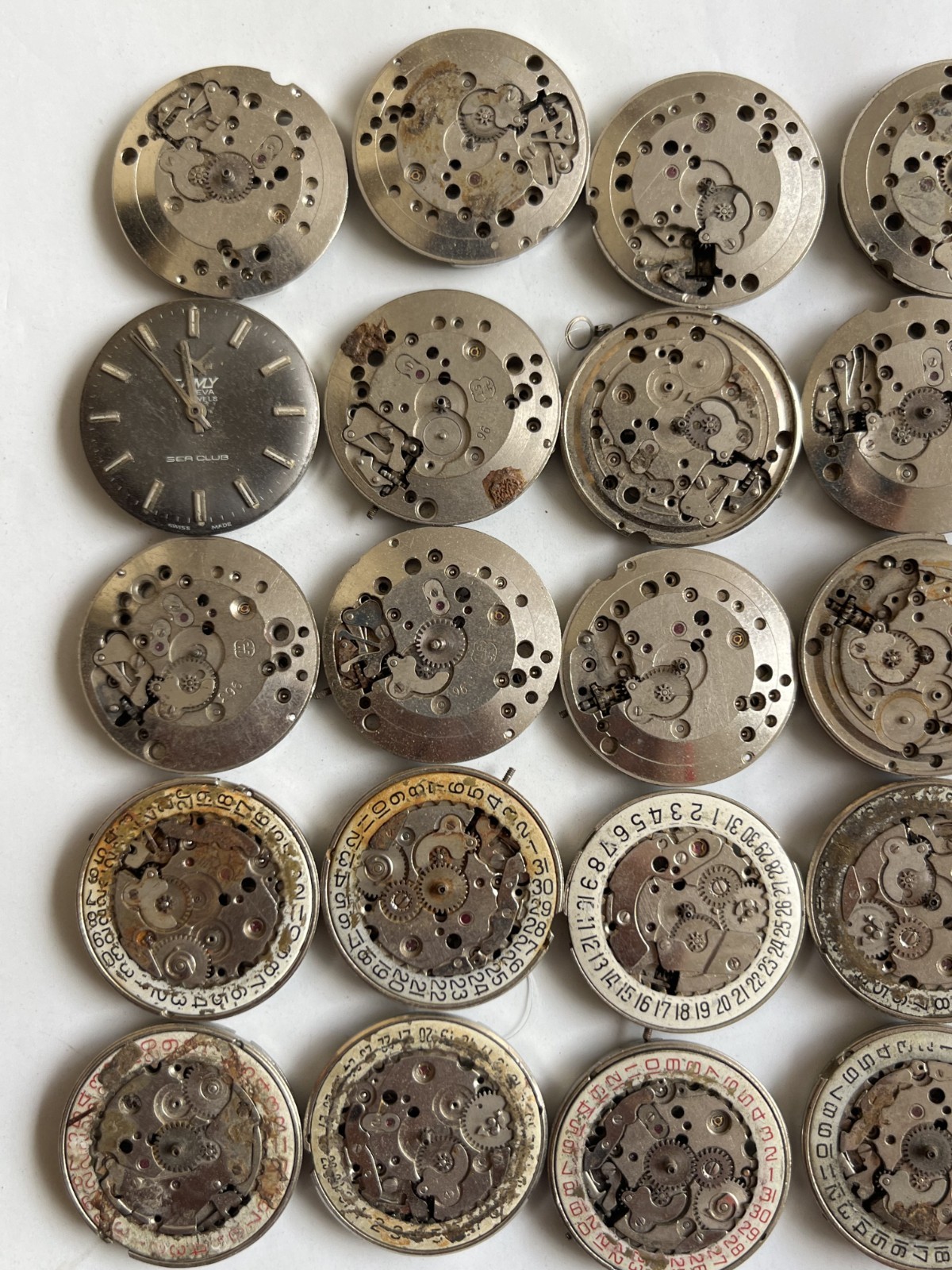 Lot of 30 Swiss FHF ST96 / FHF 96/FHF 96-4 Watch Movements – For Parts or Repair