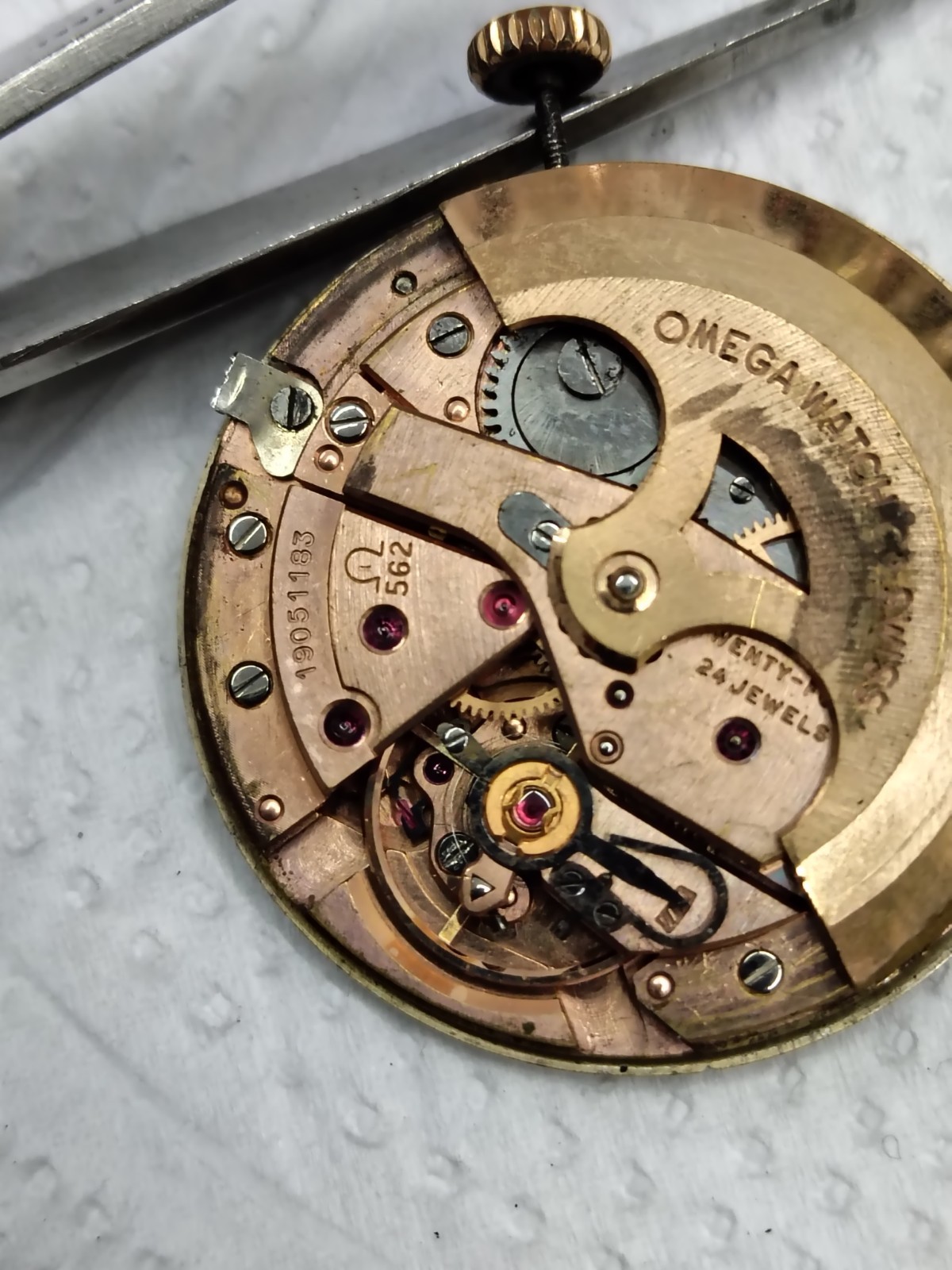 VINTAGE 1962 OMEGA 562 AUTOMATIC MOVEMENT WITH GENEVE DIAL AND CROWN