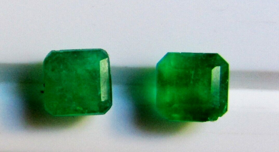 NATURAL Emerald clean with a magnifying glass square @ 4.5 x 4.8 mm 0.5 cts