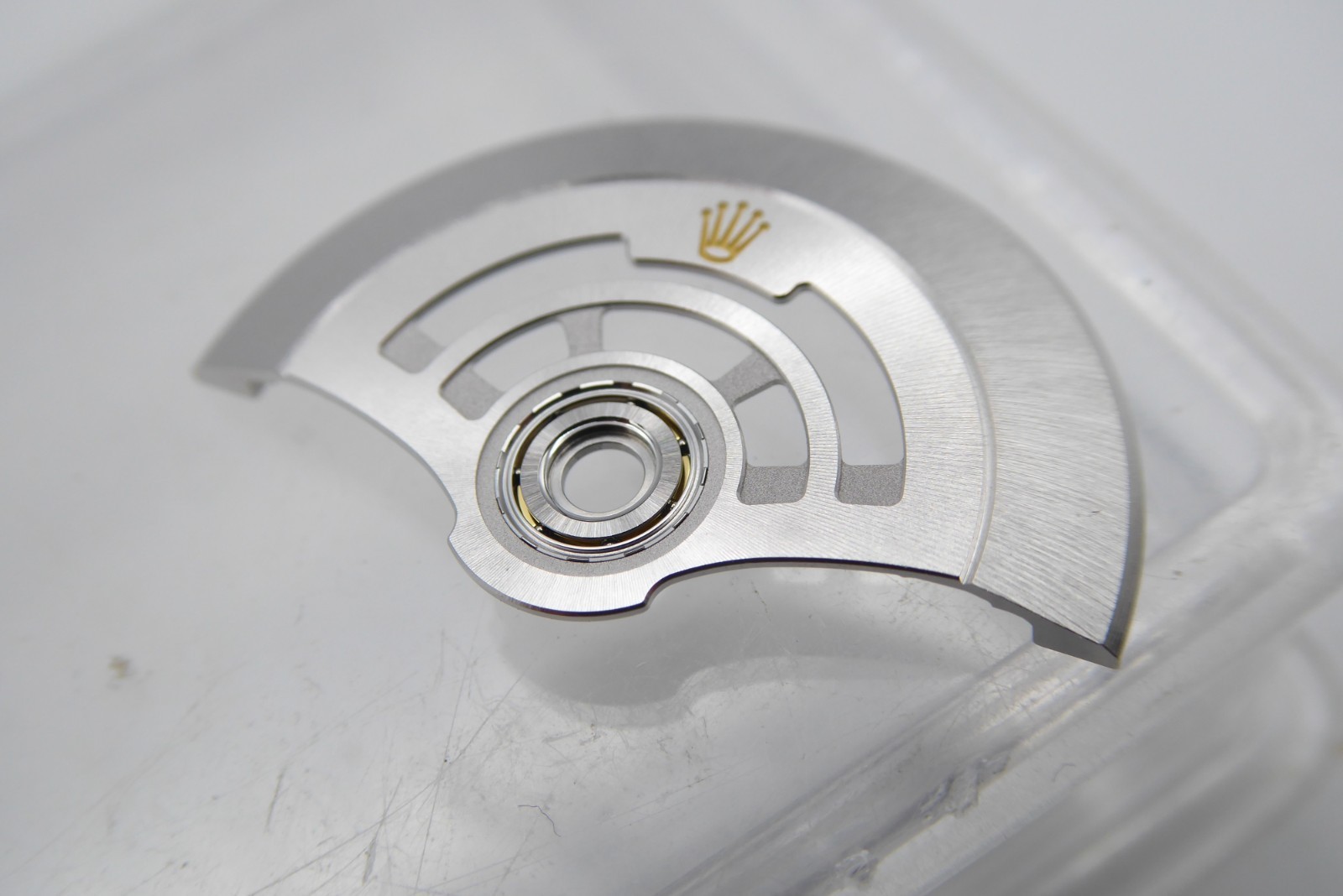 Rolex Oscillating weight rotor 3235-570