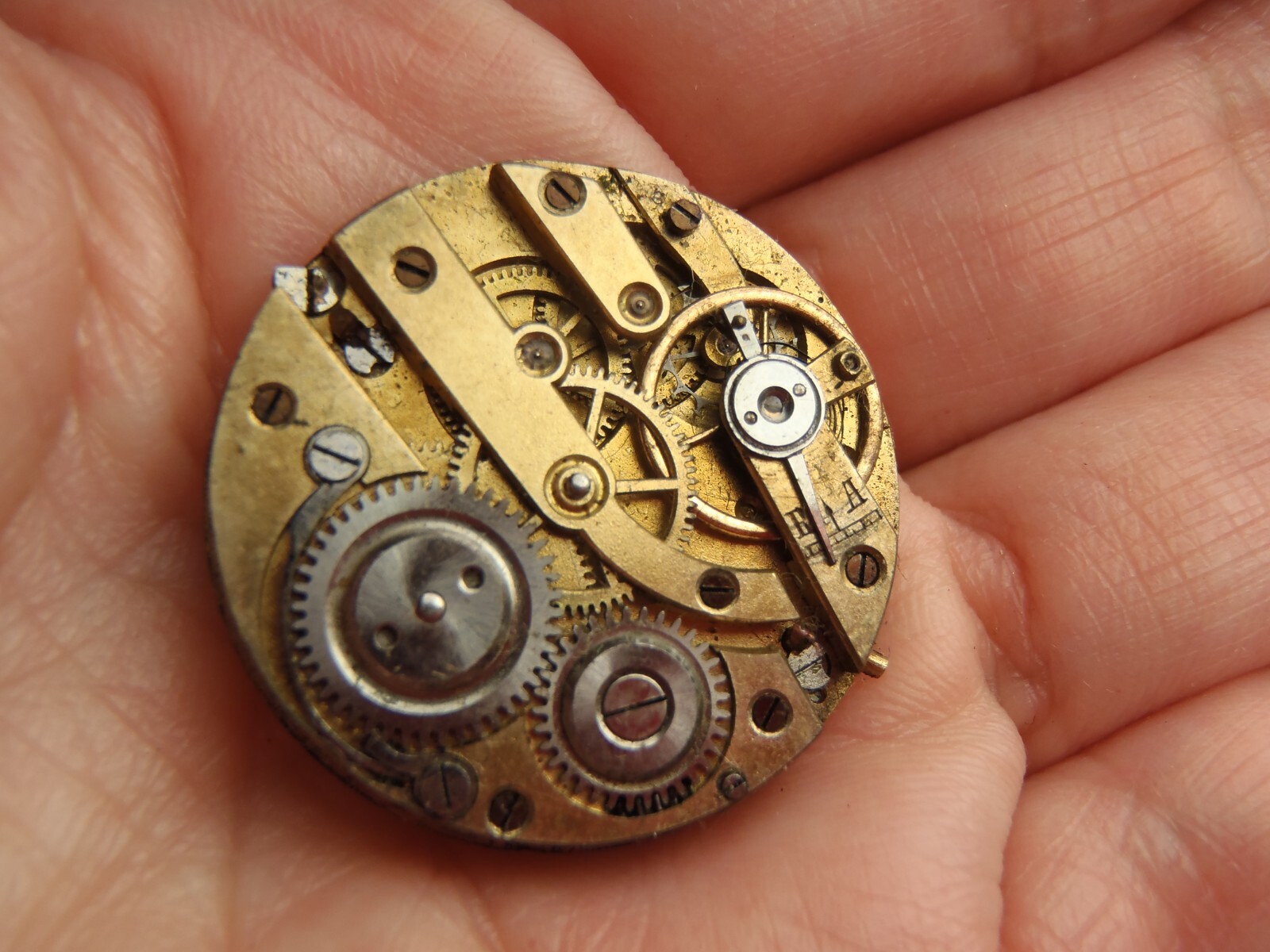 Vintage Manual Wind Pocket Watch Movement 28mm Across for Parts