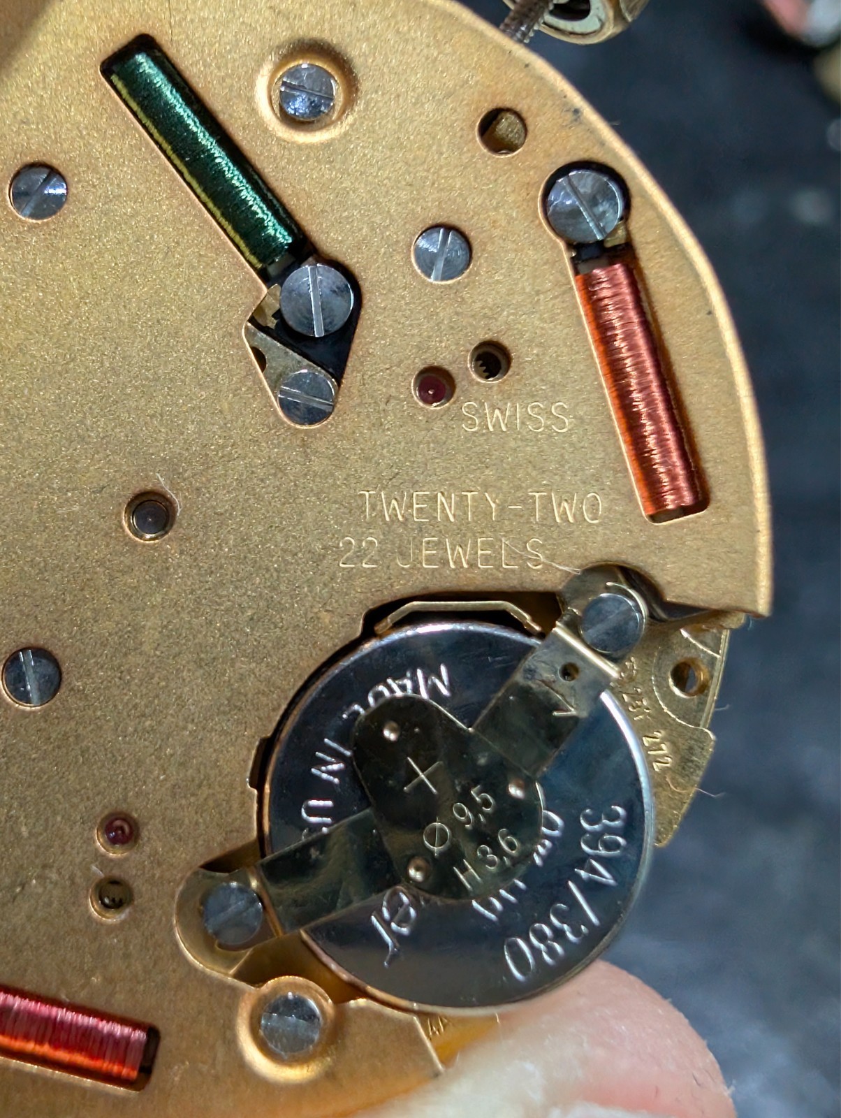 ETA – 251.272 – 22 jewels – SWISS MADE – QUARTZ