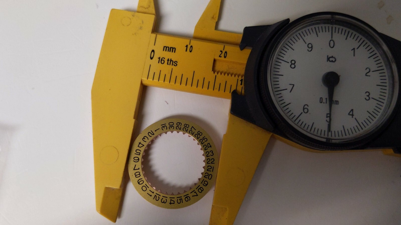 Ω Omega Date Disk c 1602, champagne color 25.1mm good condition, pre-owned