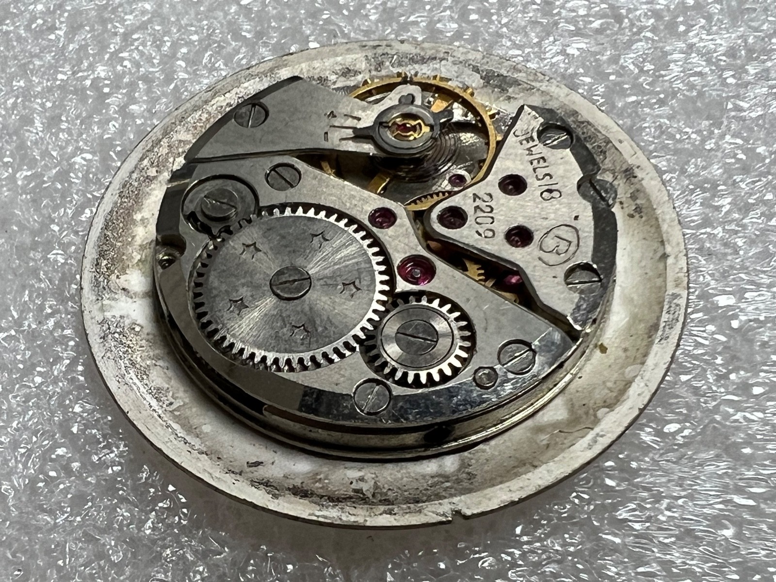 VINTAGE Vostok Wostok Cal. 2209 USSR SOVIET watch Movement. FOR PARTS
