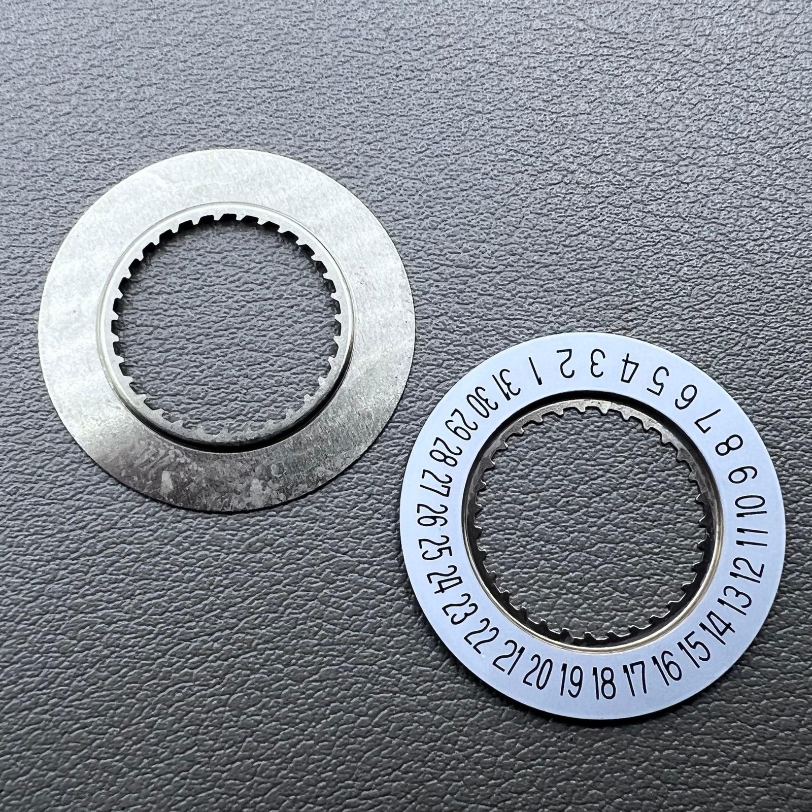 2 PIECES White Date Disk Wheel Date Wheel Date@6 for Ronda 5040D 5030D Movement