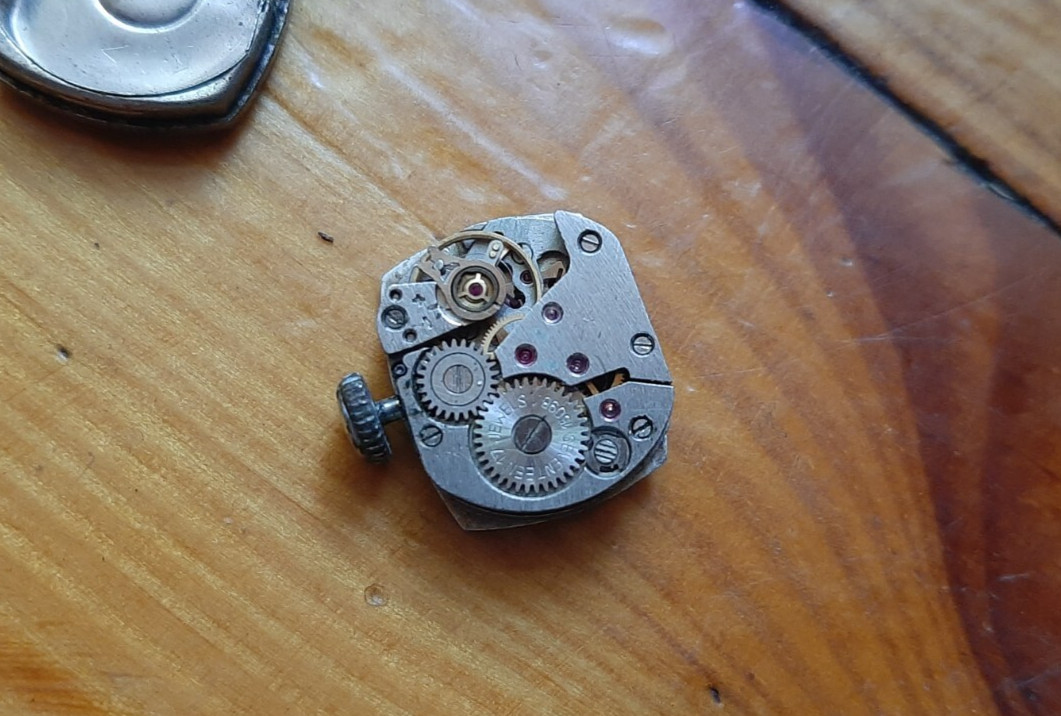 2 old Soviet mechanisms of women’s watches Chaika and Zaria watches. Not working