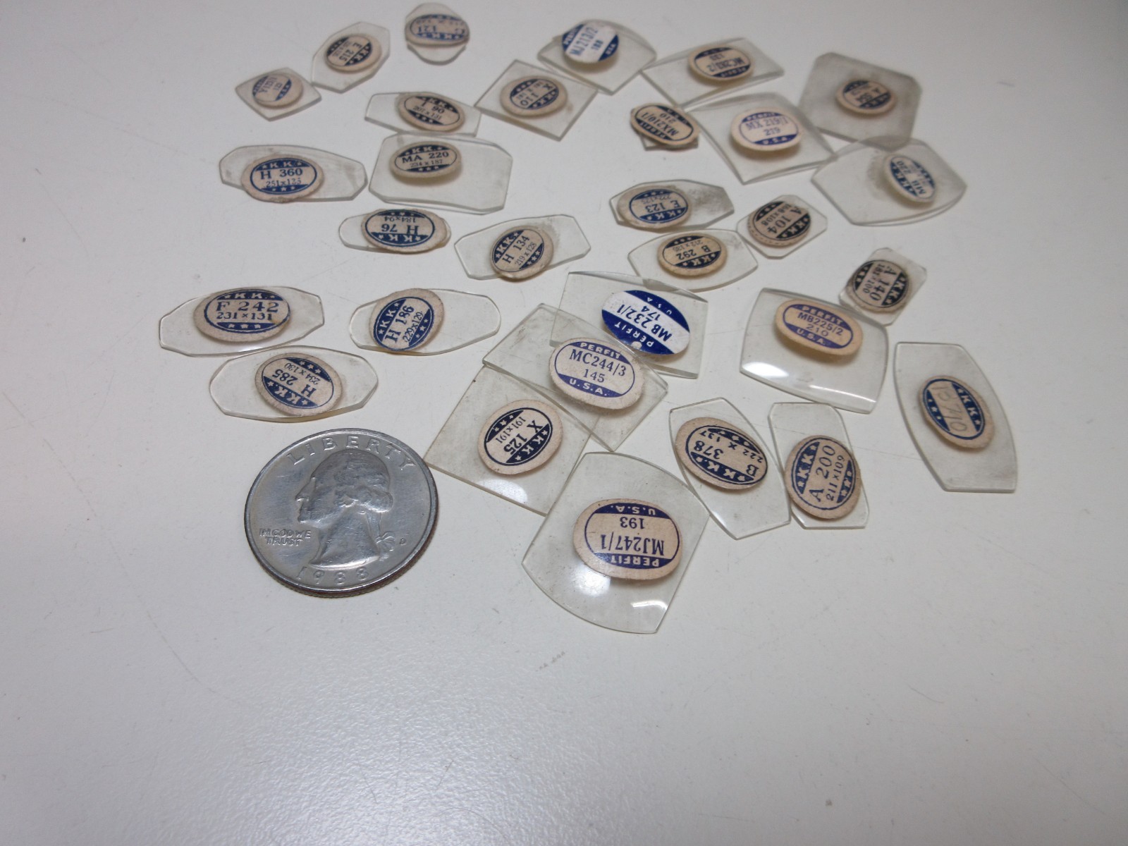 LOT OF 30 GLASS WATCH CRYSTAL MEN OR LADIES CRYSTALS PERFIT KK NEW OLD STOCK #P1