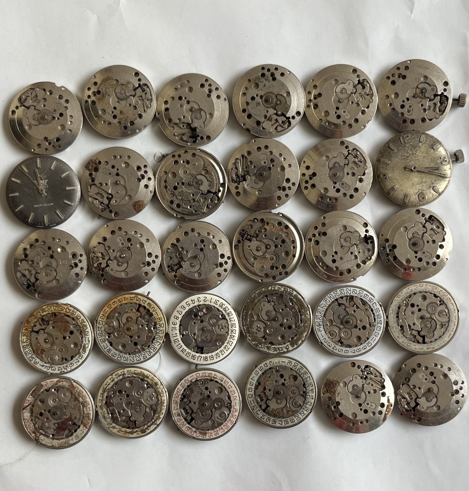 Lot of 30 Swiss FHF ST96 / FHF 96/FHF 96-4 Watch Movements – For Parts or Repair