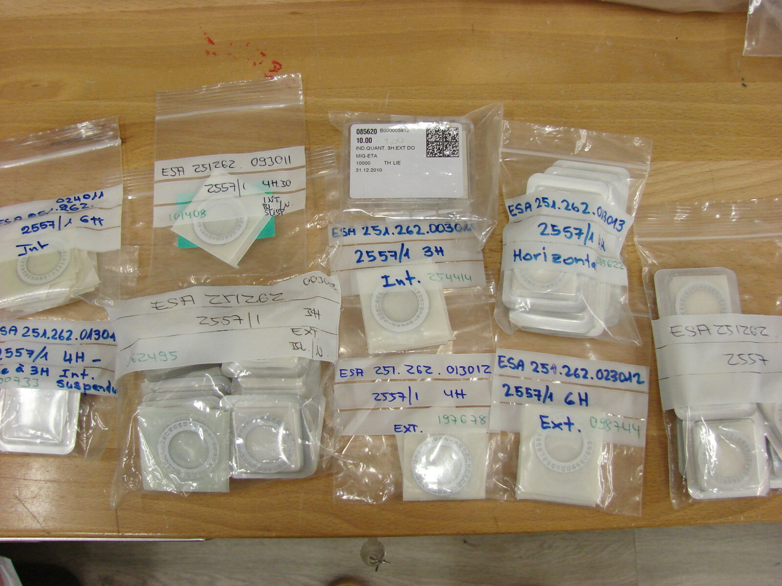 ETA 251.262 date disc #2557 date at 3, 4, 6 positions, 10 varieties to choose!!!