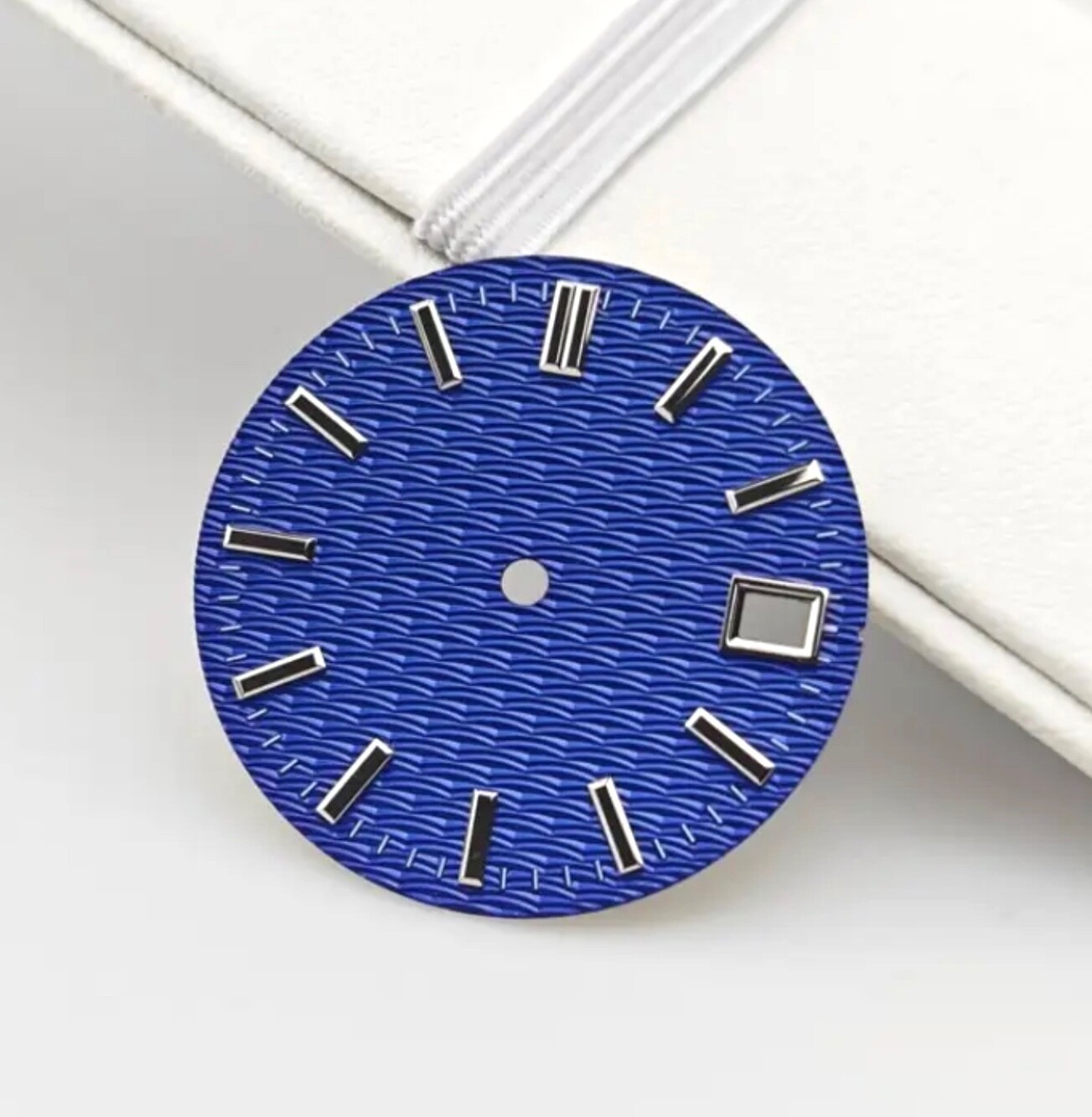 New 28.5MM Waves Luminous Metallic Watch Dial Date for NH35/36 Movement