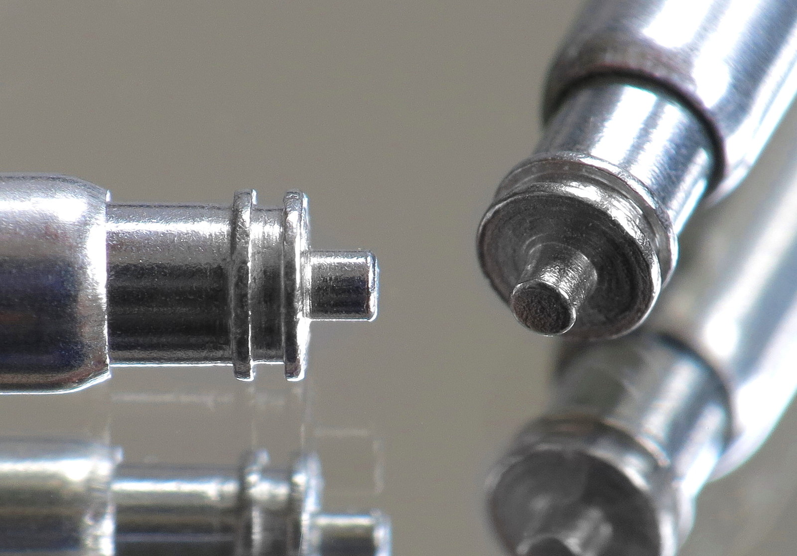 2 * 2.5mm Stainless Steel Spring Bars for 22mm lug watch Doule-Fringe 0.8mm Tip