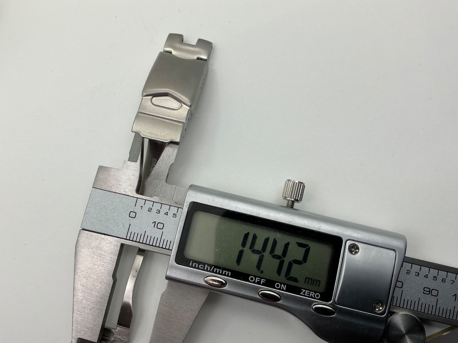 VICTORINOX CHRONO-RACER V7-25X stainless steel clasp