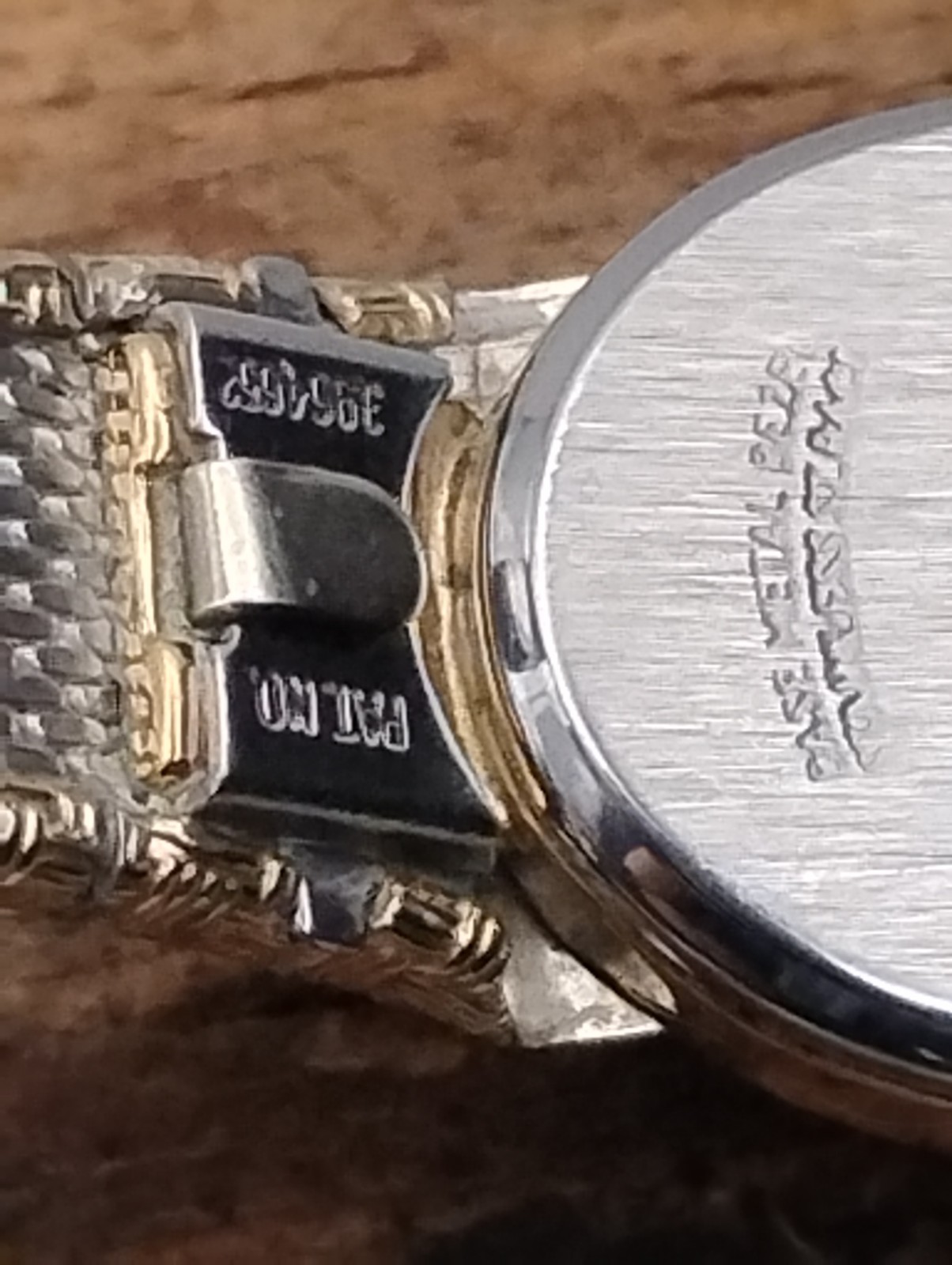 Ladies Elgin Oval Quartz Watch 14x18x7mm Adjustable Safety Clasp. 10k Gold..W24