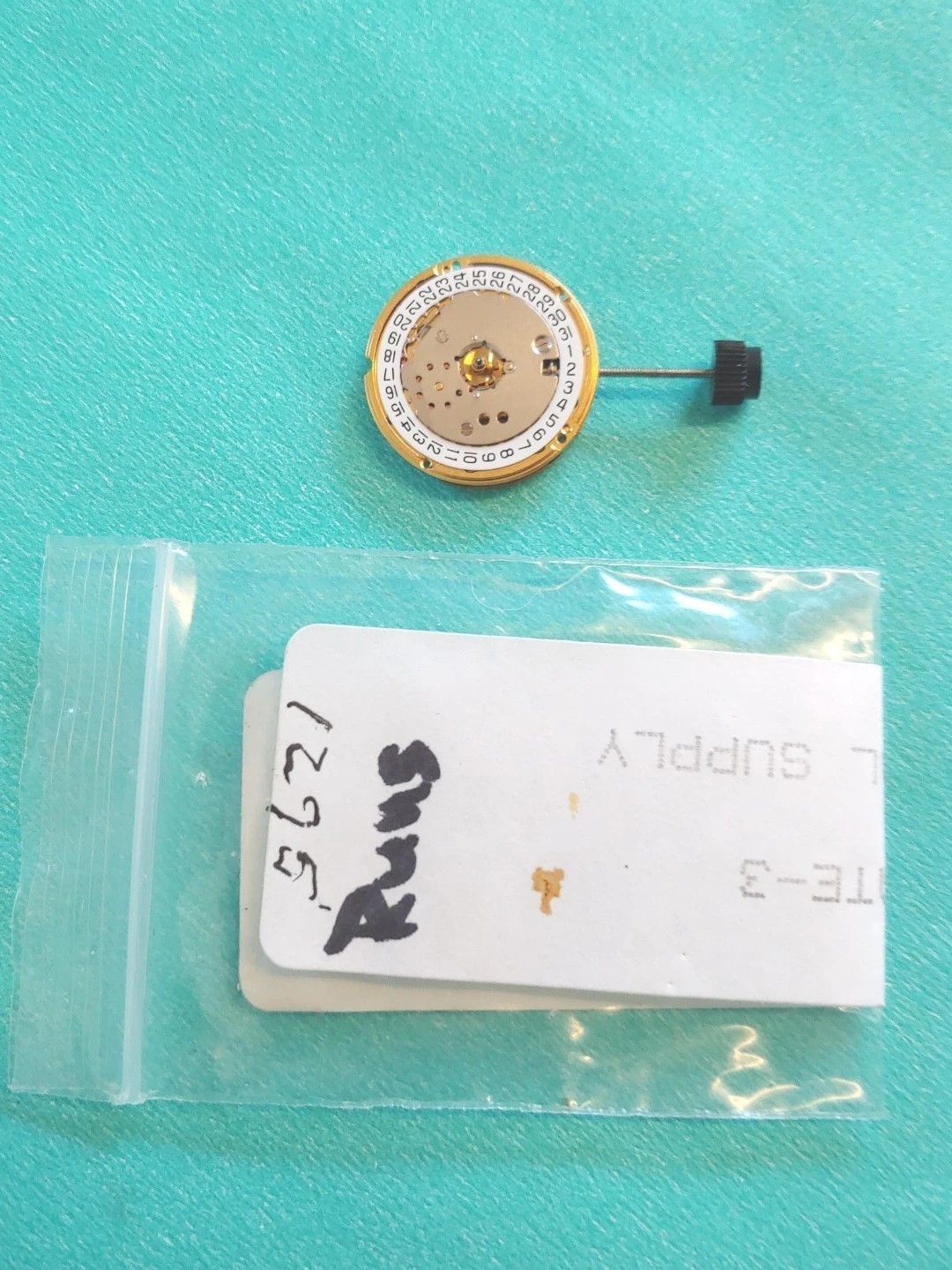 ETA F03.111 Date @3, 7.75″‘ 3 Jewel Movement. Sets,Runs,Keeping Time 24 Hrs.