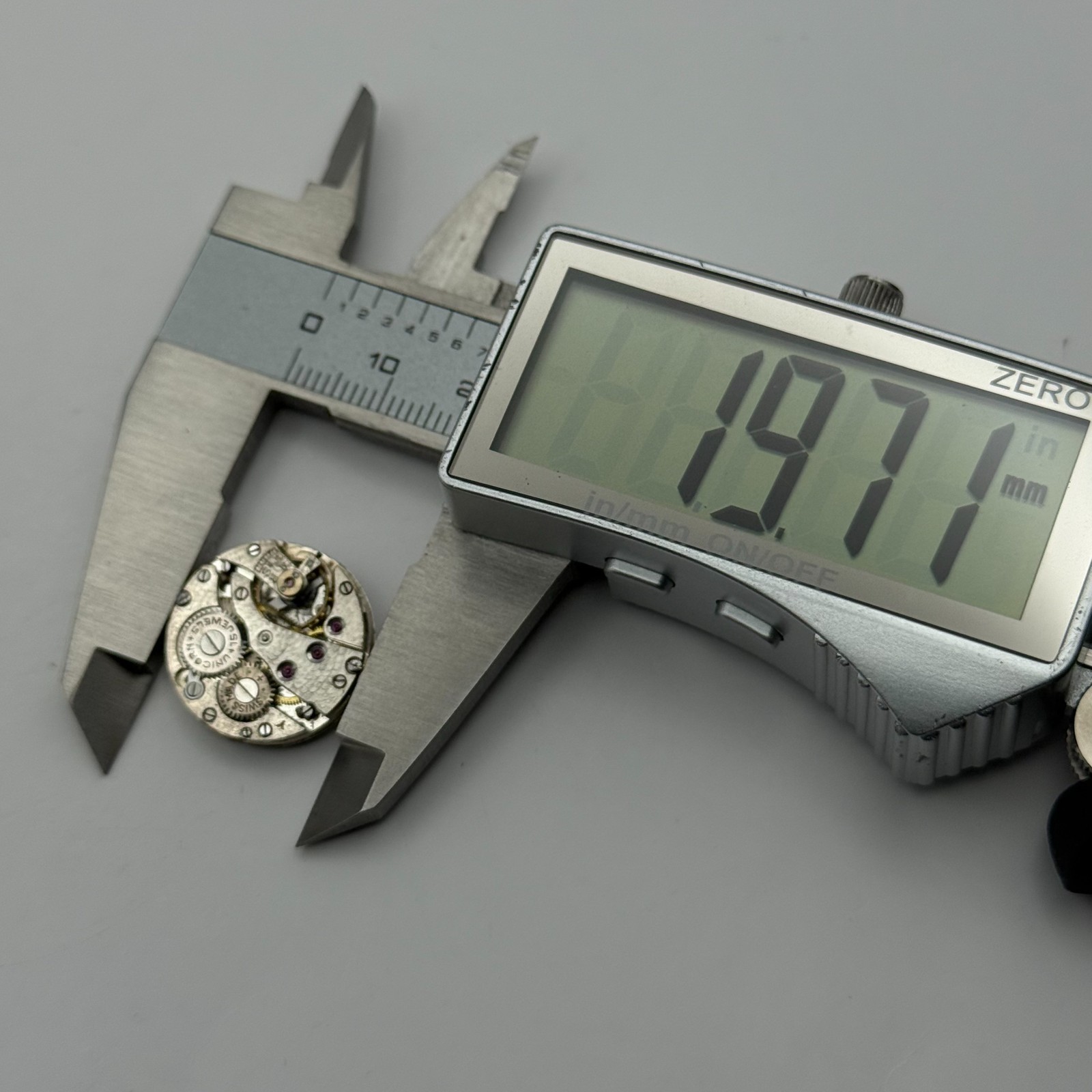 Unicorn Watch Movement Swiss 15 Jewels Small Manual Wind Parts 19.6mm