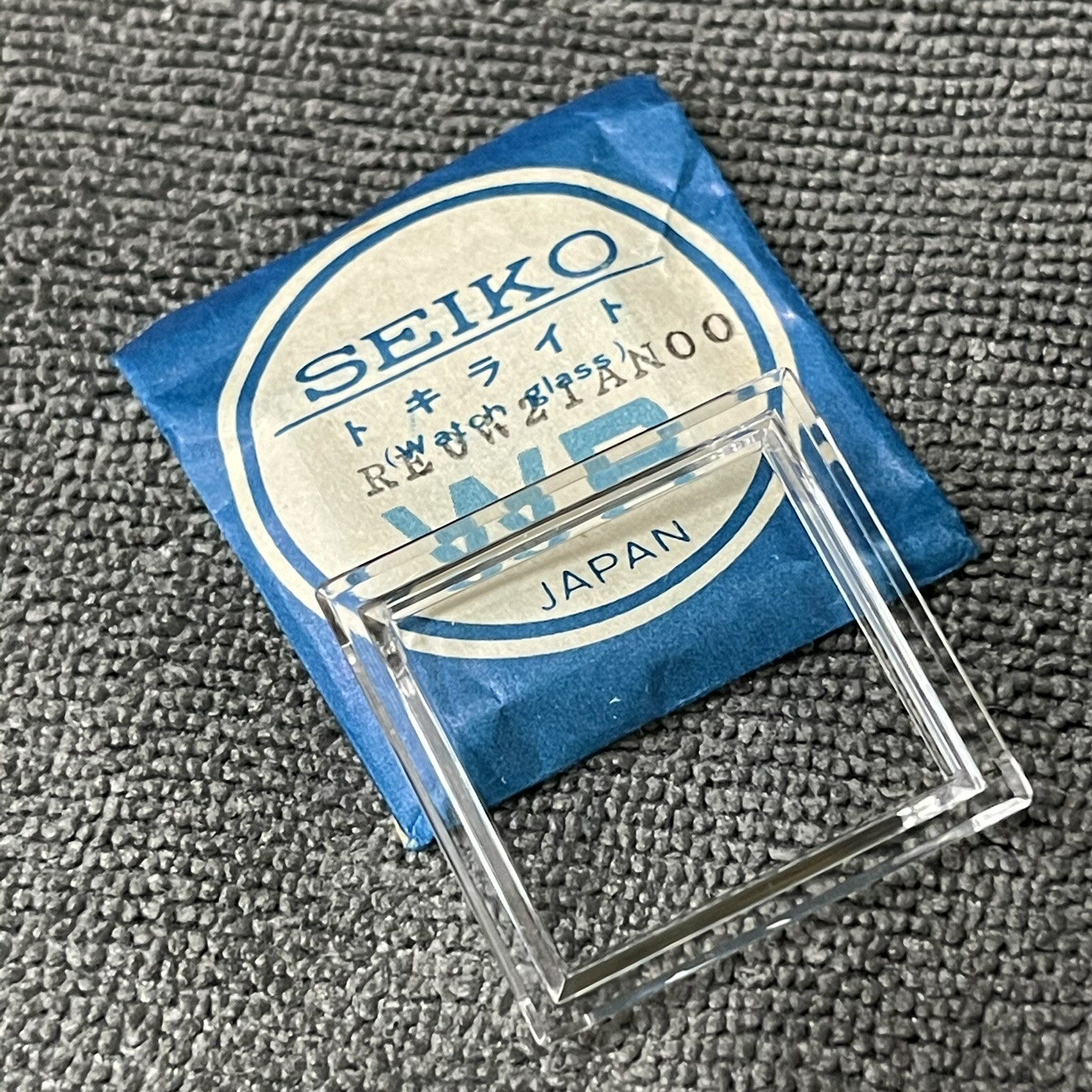 NEW OLD STOCK GENUINE CRYSTAL FOR SEIKO 7006-5020 RE0W21AN00