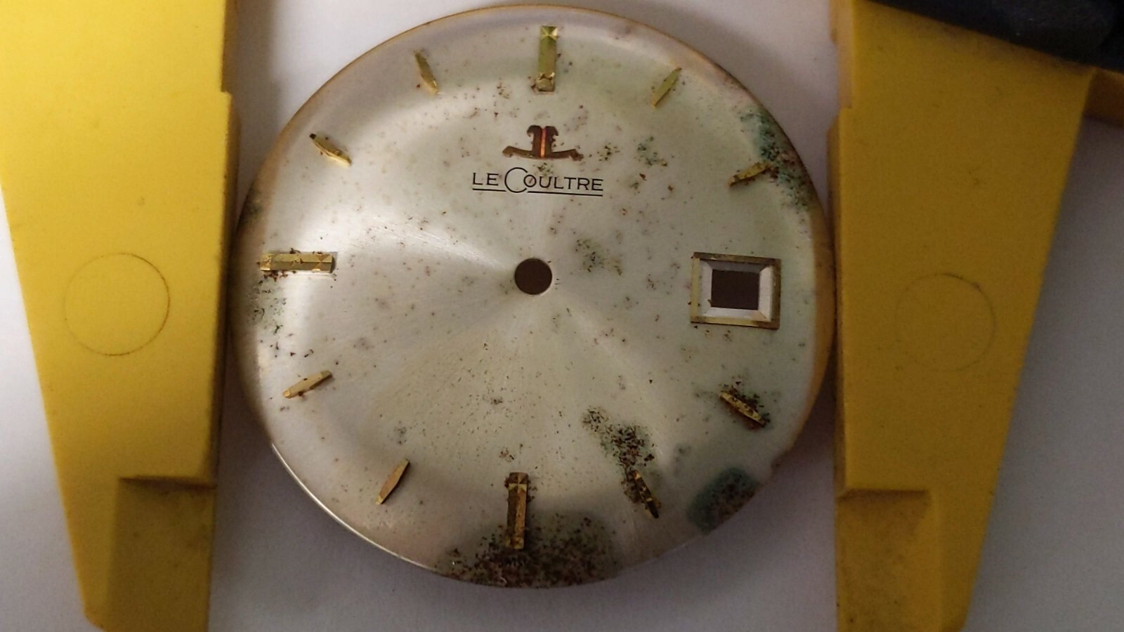 Lecoultre K866 DIAL, DATE, pre-owned genuine needs refurbish yellow with yellow