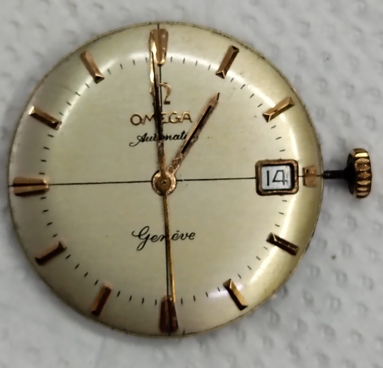 VINTAGE 1962 OMEGA 562 AUTOMATIC MOVEMENT WITH GENEVE DIAL AND CROWN