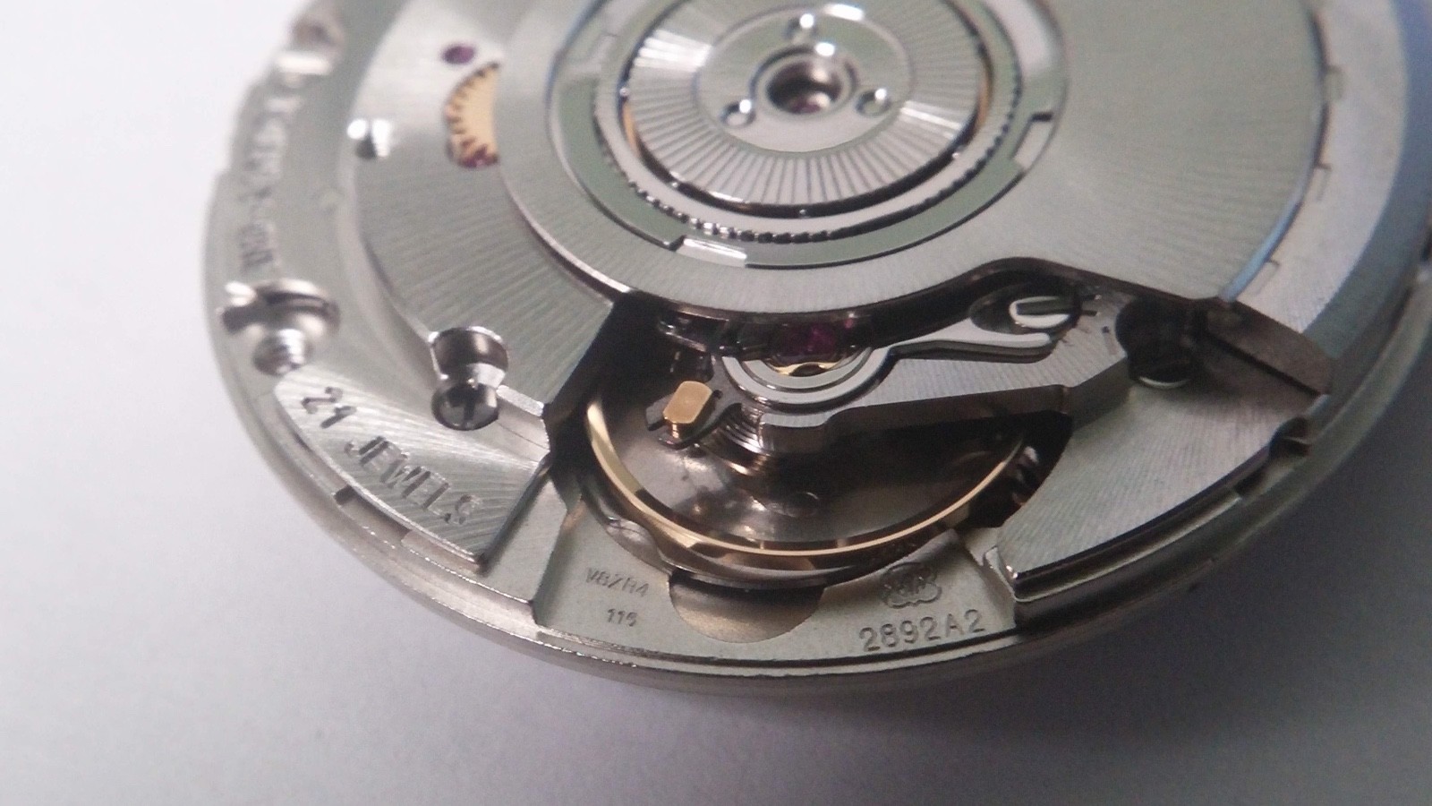 NEW ETA 2892 A2 movement 21 JEWELS Swiss Made w/hour wheel bridles, screws AUTO