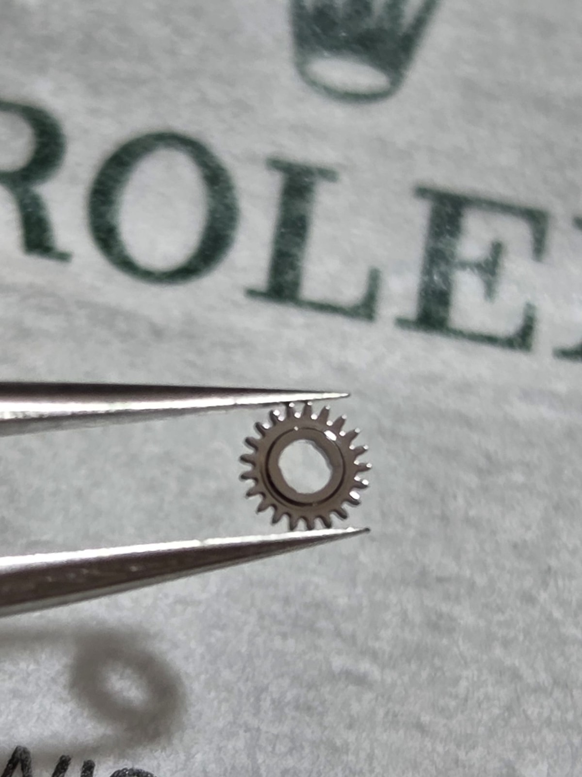 ROLEX 3135-550. 11x genuine part used like new