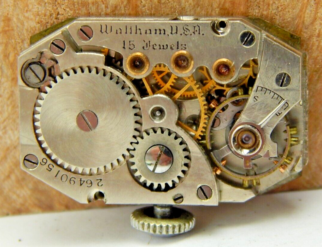 Vintage Waltham 1928 Rect. Wristwatch 15j model: L-7.25 wrist watch movement